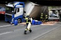 LKW blieb unter Bruecke haengen Koeln Ehrenfeld Innere Kanalstr Hornstr P022